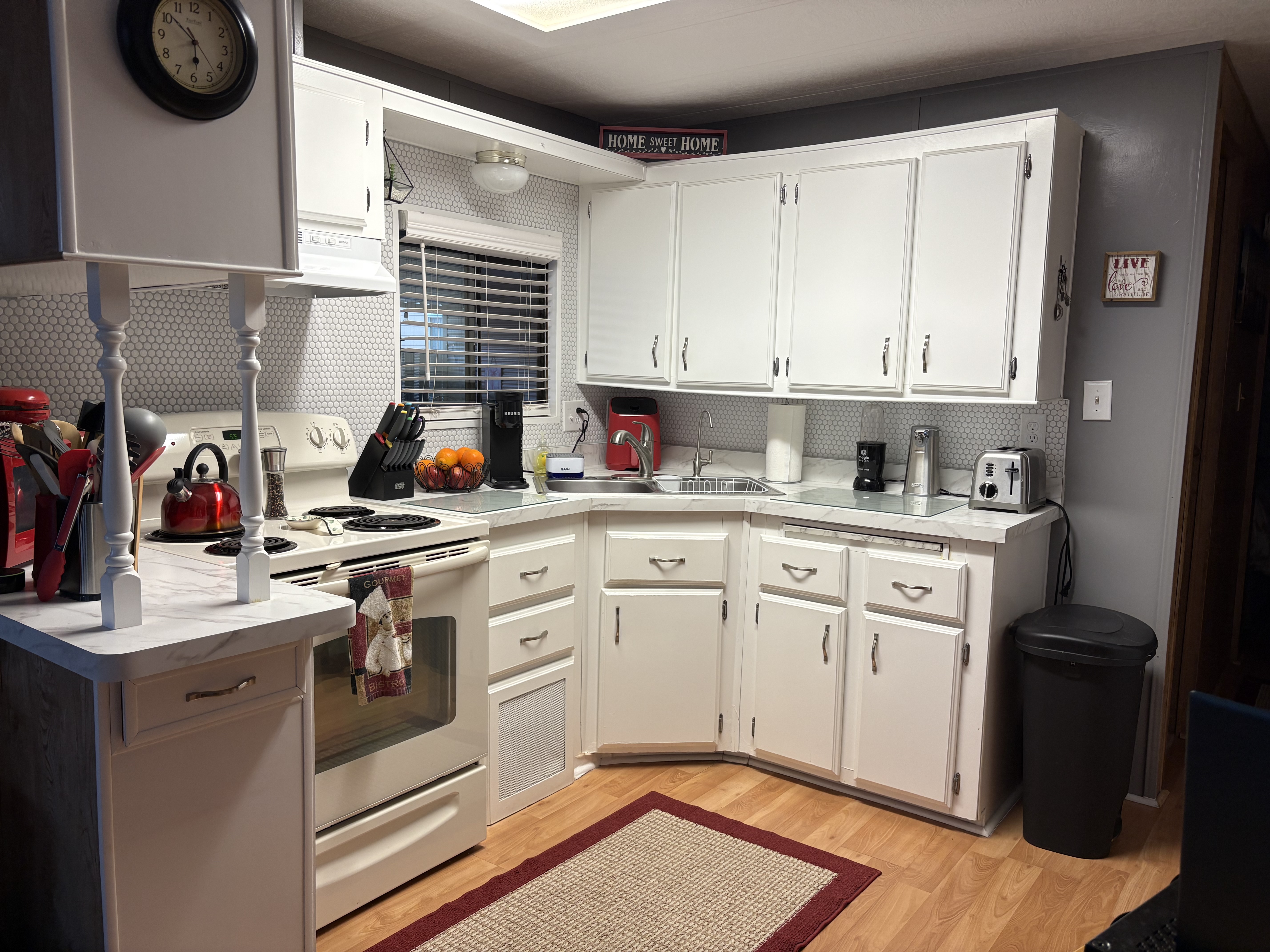 Full kitchen, move-in ready